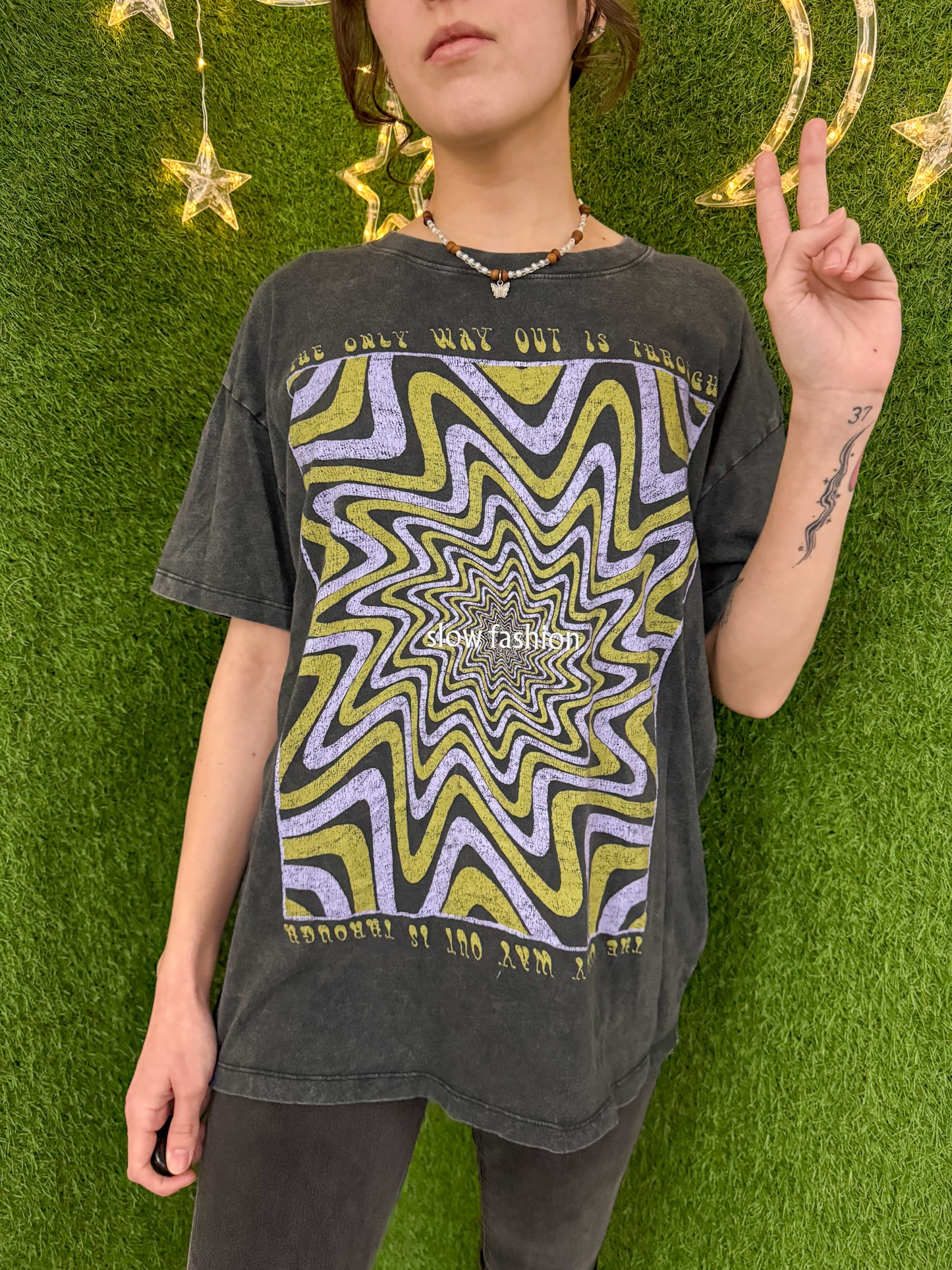 Slow Fashion Wavy Graphic Tee XS