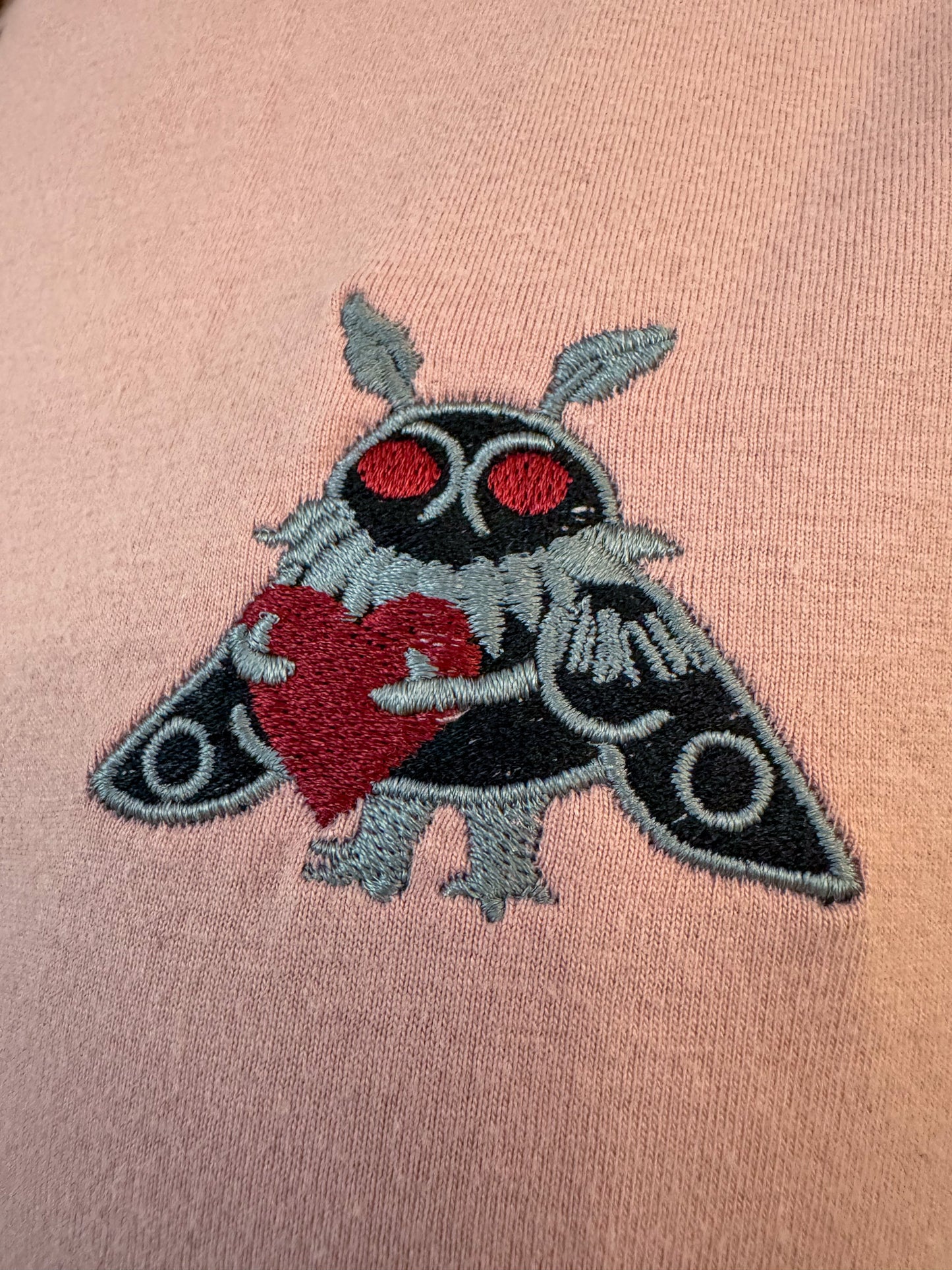 Mothman Hugging a Heart Pink T-Shirt M