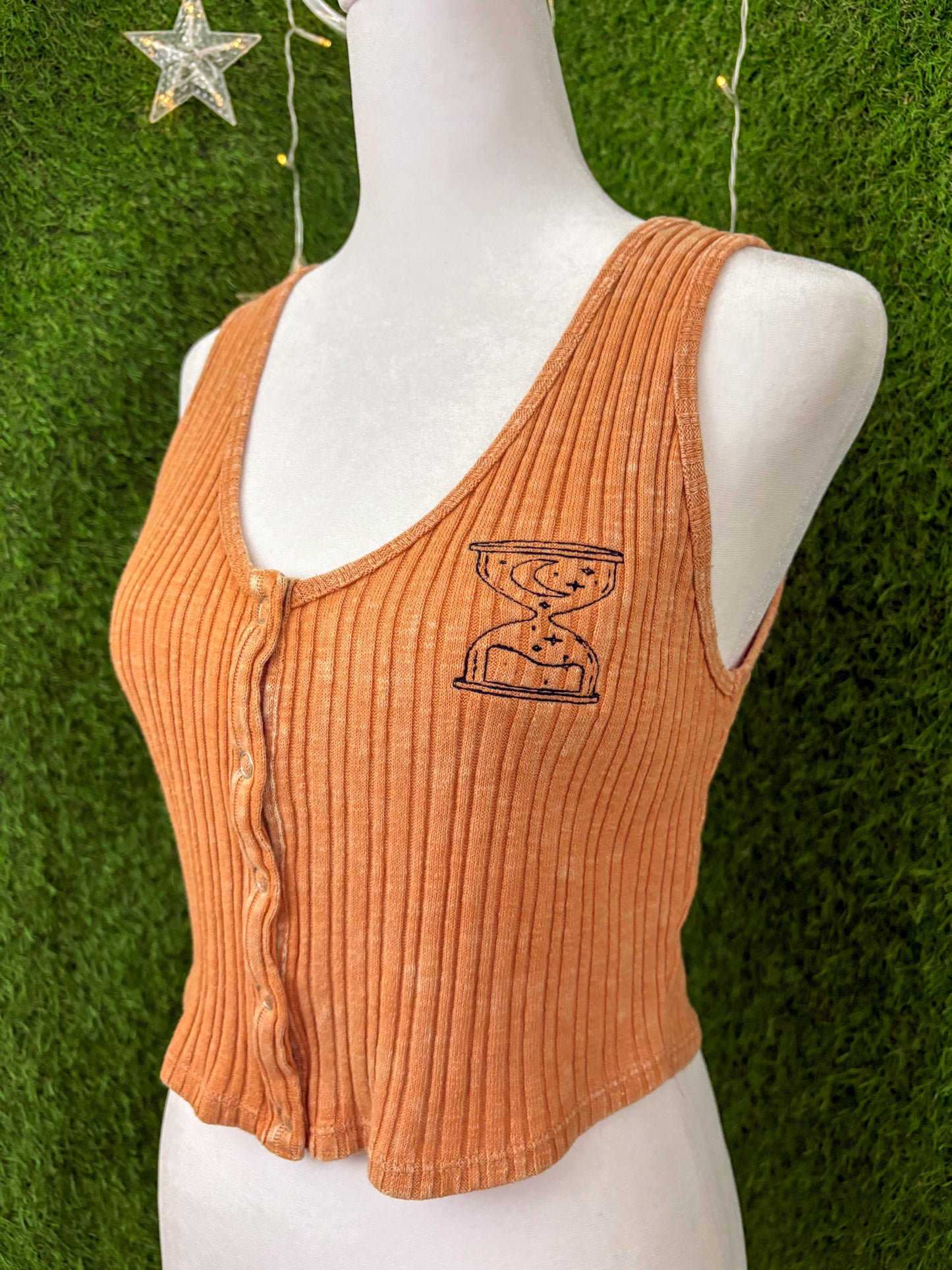 Hourglass Orange-ish Tank Top XL